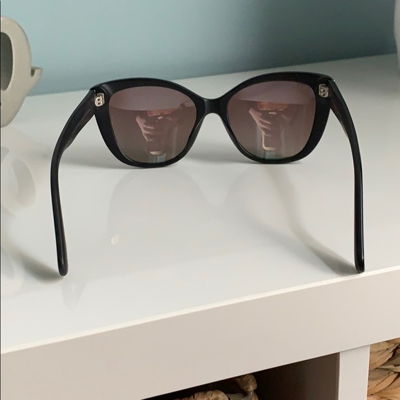 EUC diff sunglasses - Picture 3 of 4